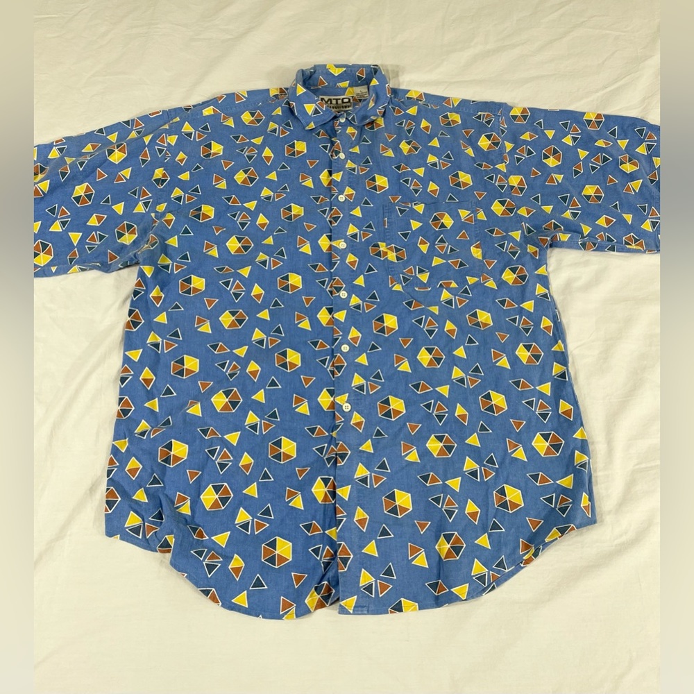VTG MTO Mens Blue Geometríc Overprint Short Sleeve Button Up Size L